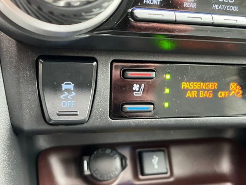 Used 2022 Toyota RAV4 Limited image 28