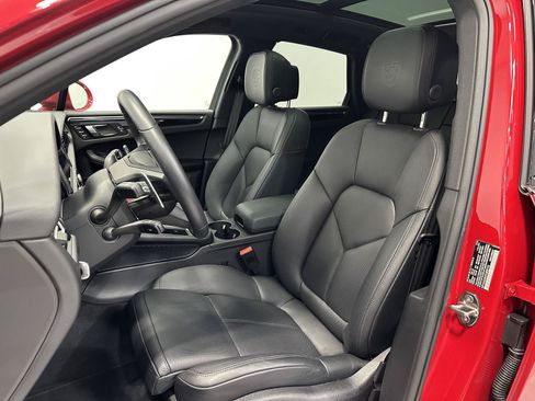 Certified 2026 Porsche Macan AWD/4WD image 5