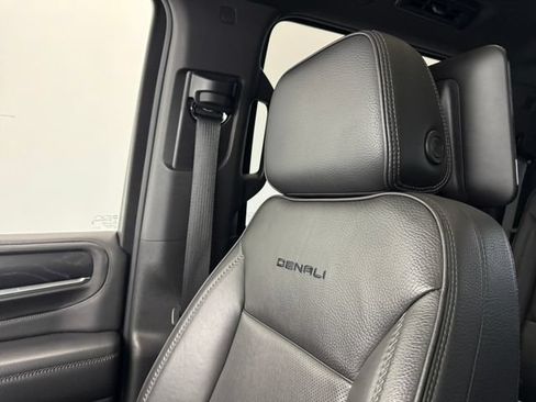 Used 2021 GMC Yukon Denali w/ Denali Premium Package AWD/4WD image 38