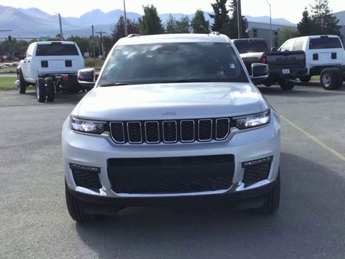 New 2025 Jeep Grand Cherokee L Limited w/ Luxury Tech Group II image 3