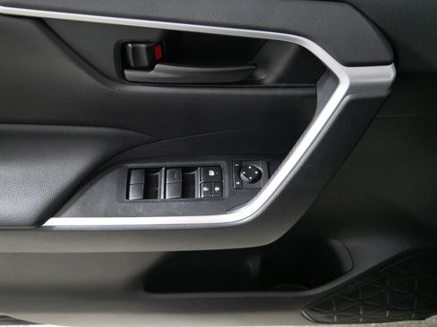 Used 2019 Toyota RAV4 LE w/ All Weather Liner Package AWD/4WD image 19