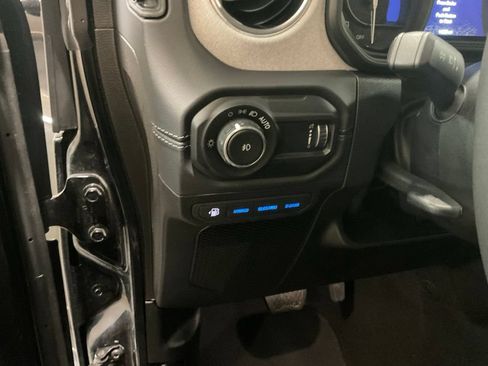 Used 2025 Jeep Wrangler Unlimited Sahara AWD/4WD image 8
