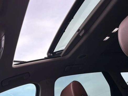 Used 2021 Buick Enclave Avenir w/ Avenir Technology Package image 32