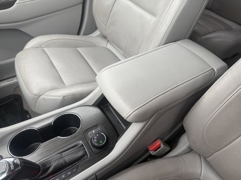 Used 2018 GMC Acadia SLT image 22