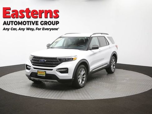 Used 2022 Ford Explorer XLT w/ Equipment Group 202A AWD/4WD image 58
