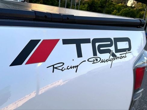 Certified 2023 Toyota Tacoma TRD Off-Road w/ Technology Package AWD/4WD image 9