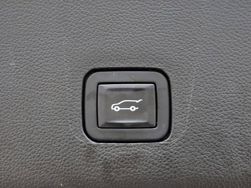 Used 2020 Chevrolet Traverse Premier w/ Redline Edition image 32