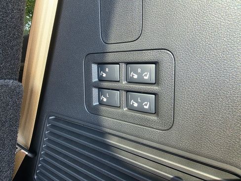 New 2026 Nissan Armada Platinum image 9