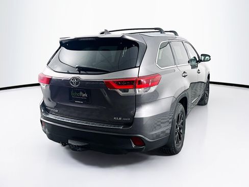 Used 2017 Toyota Highlander XLE AWD/4WD image 9