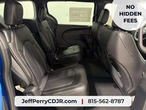 New 2026 Chrysler Pacifica Select w/ S Appearance Package FWD image 24