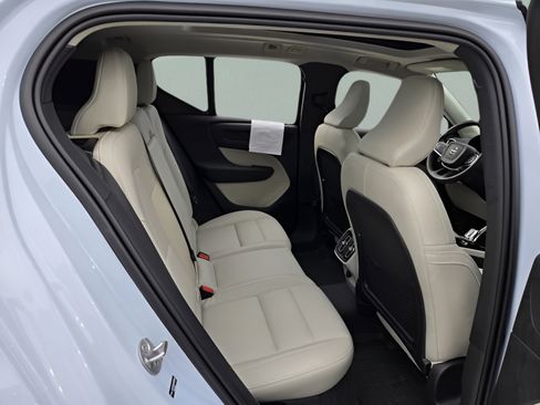 Used 2025 Volvo XC40 B5 Ultra AWD/4WD image 18