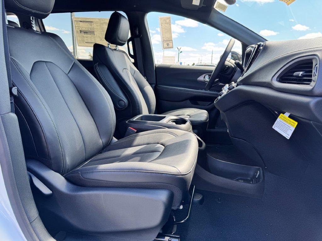 New 2026 Chrysler Pacifica Select FWD image 10
