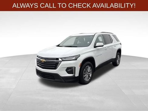 Used 2023 Chevrolet Traverse LT image 3