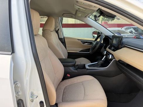 Used 2021 Toyota RAV4 XLE FWD image 28