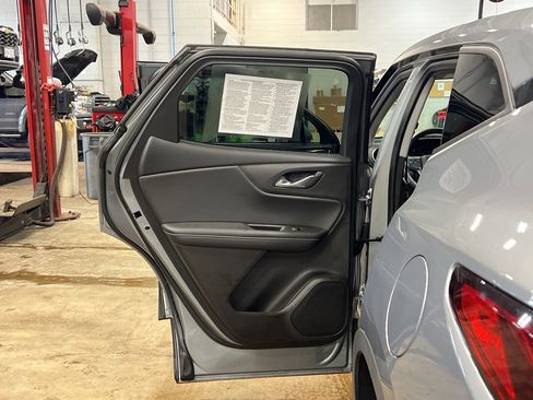 Used 2024 Chevrolet Blazer LT image 31