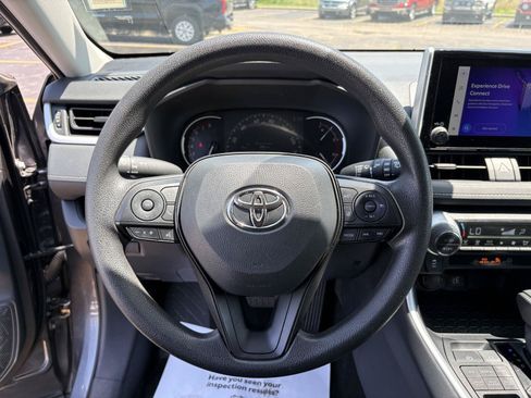 Used 2025 Toyota RAV4 XLE AWD/4WD image 14