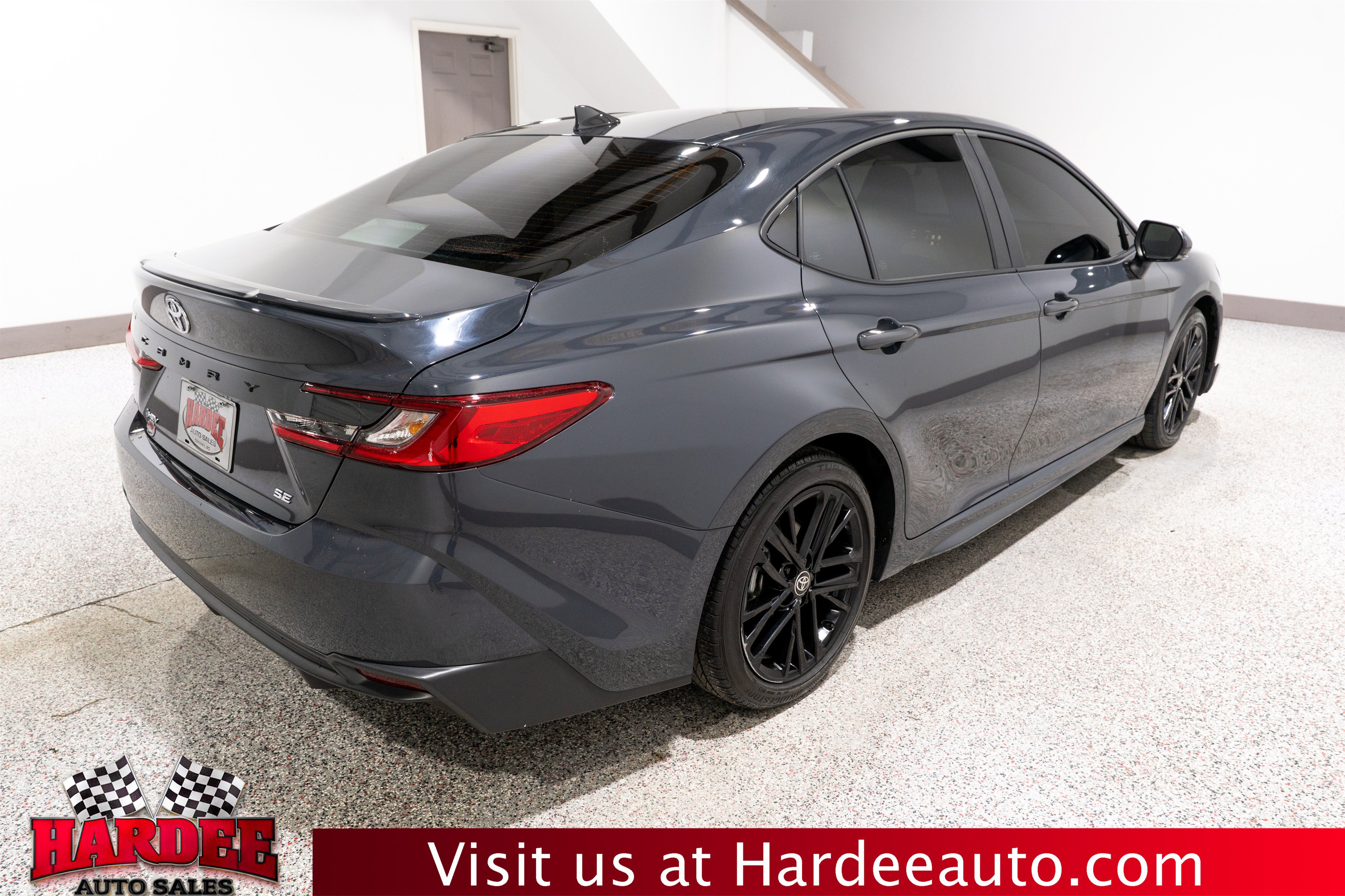 Used 2025 Toyota Camry SE FWD image 5