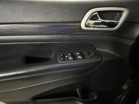 Used 2020 Jeep Grand Cherokee Laredo w/ Laredo X Package image 21