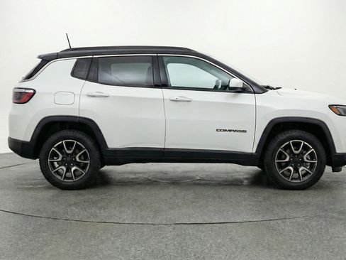 Used 2025 Jeep Compass Trailhawk AWD/4WD image 11