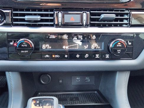 New 2025 Nissan Pathfinder SL image 14