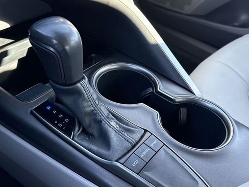 Used 2024 Toyota Camry SE image 20