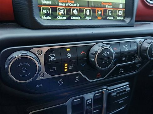 Used 2022 Jeep Gladiator Rubicon w/ Cold Weather Group image 18