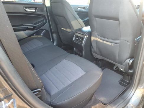 Used 2020 Ford Edge SE image 13