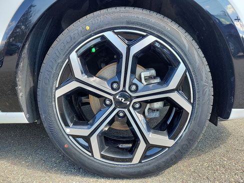 Used 2023 Kia Niro SX Touring image 8