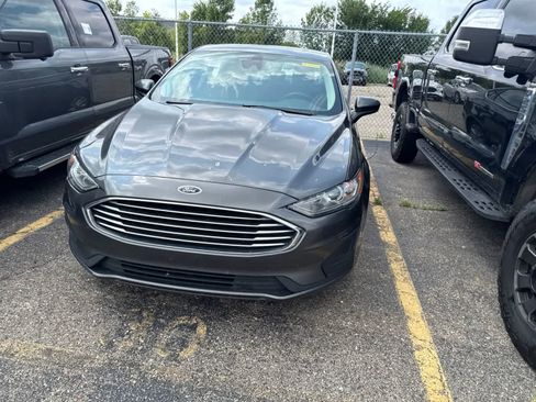 Used 2019 Ford Fusion SE FWD image 3
