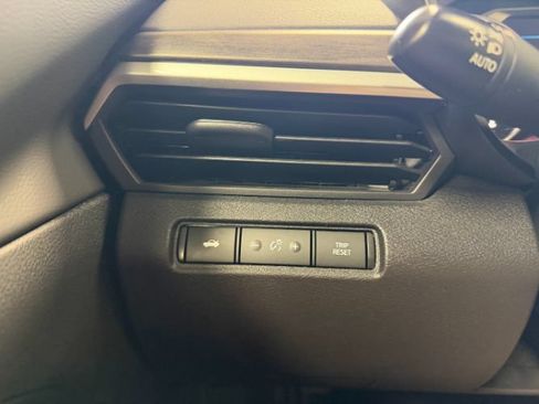 Used 2025 Nissan Altima 2.5 SV FWD image 18