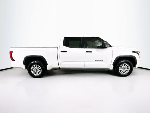 Used 2022 Toyota Tundra SR5 w/ SR5 Convenience Package AWD/4WD image 10