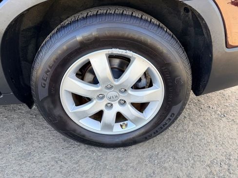 Used 2013 Kia Sorento LX w/ Convenience Pkg image 12