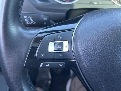 Used 2019 Volkswagen Tiguan SE image 59