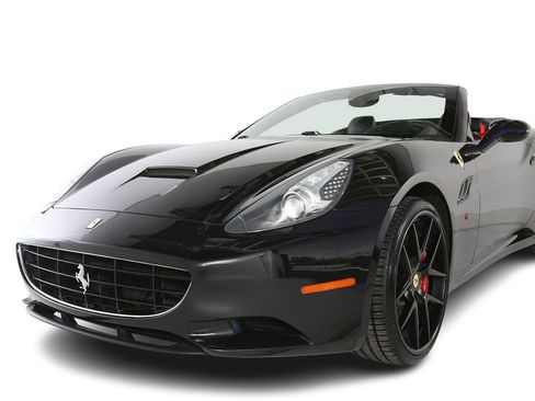 Used 2010 Ferrari California RWD image 12