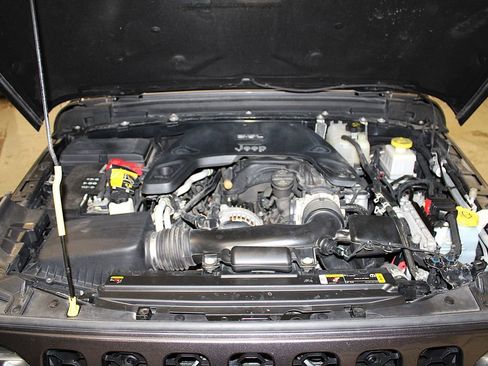 Used 2021 Jeep Gladiator Sport AWD/4WD image 41