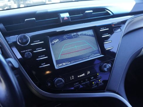 Used 2019 Toyota Camry SE FWD image 19