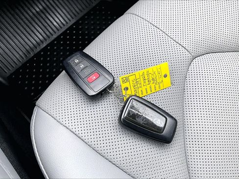 Used 2021 Toyota Highlander Platinum FWD image 15