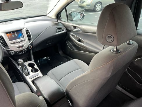 Used 2018 Chevrolet Cruze LS image 38