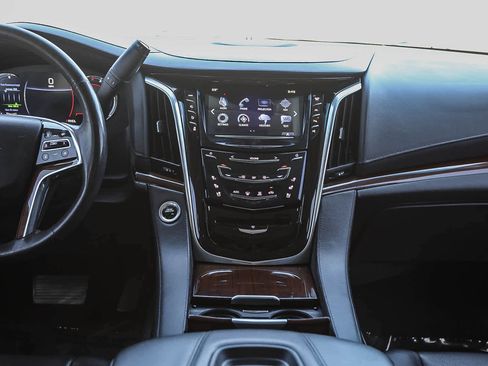 Used 2020 Cadillac Escalade Luxury image 13