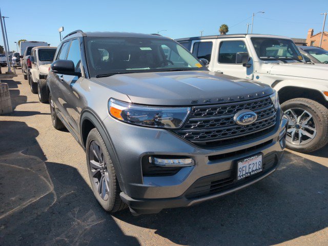 Used 2023 Ford Explorer XLT w/ Equipment Group 202A RWD image 2