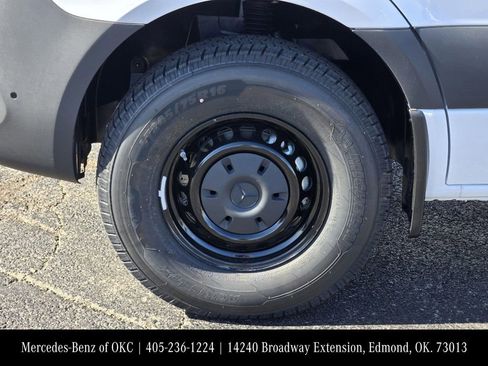 Used 2025 Mercedes-Benz Sprinter 2500 image 11