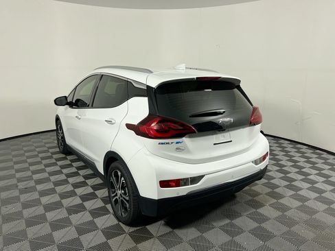 Used 2020 Chevrolet Bolt Premier w/ Infotainment Package FWD image 5