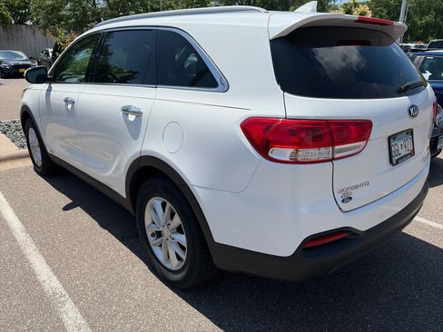Used 2016 Kia Sorento AWD w/ LX Convenience Package image 4