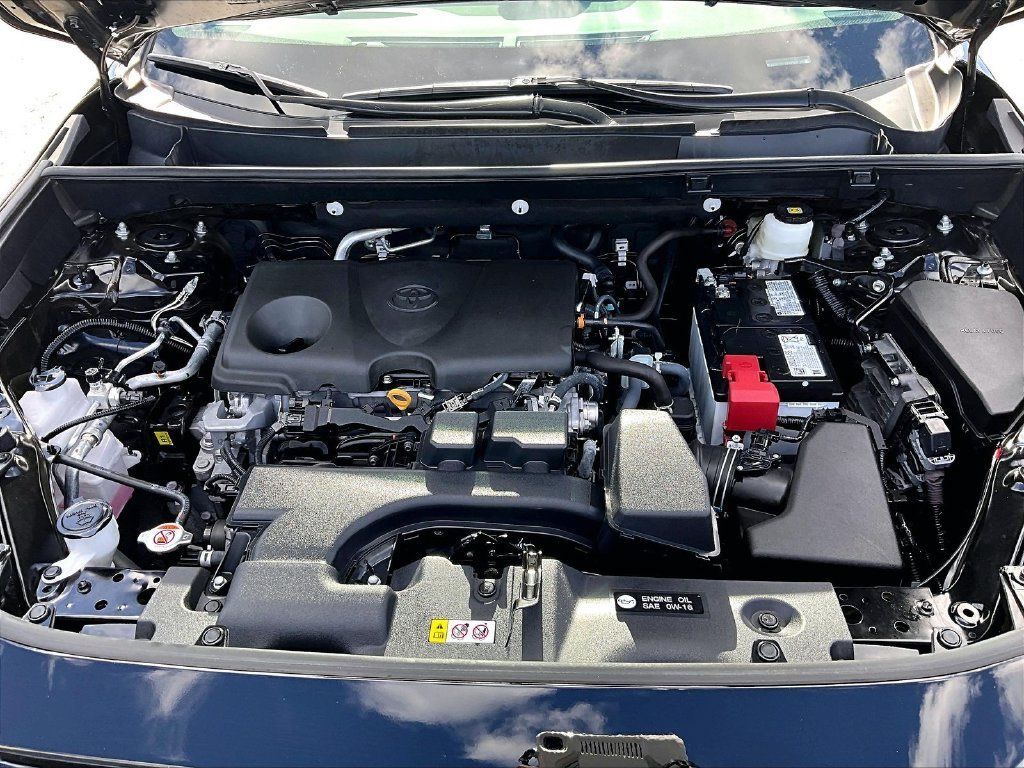 Used 2025 Toyota RAV4 LE AWD/4WD image 30