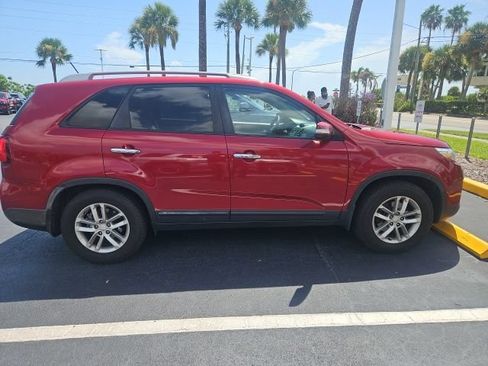 Used 2014 Kia Sorento LX FWD image 4