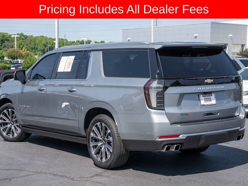 Used 2025 Chevrolet Suburban High Country AWD/4WD image 3