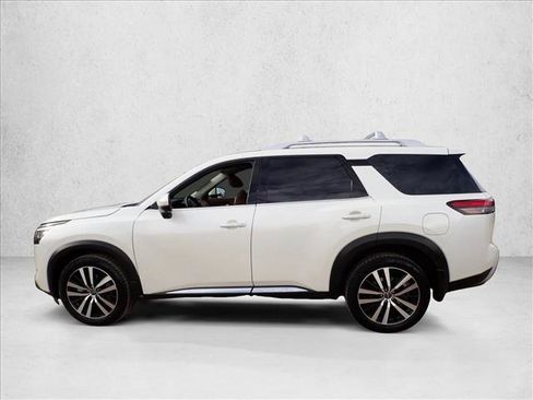 Used 2023 Nissan Pathfinder Platinum AWD/4WD image 2