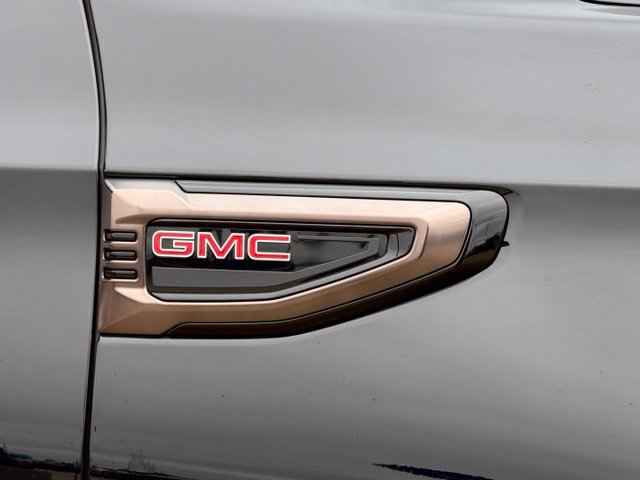 Used 2025 GMC Yukon AT4 Ultimate AWD/4WD image 6