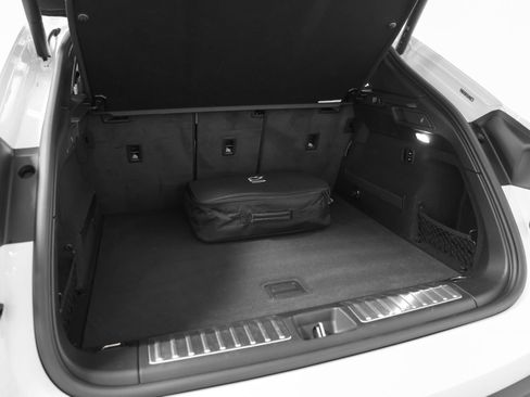 Certified 2025 Porsche Macan 4 Electric AWD/4WD image 18