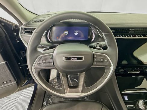 Used 2023 Jeep Grand Cherokee L Limited w/ Luxury Tech Group II AWD/4WD image 11